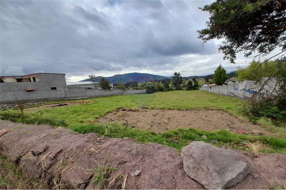 TERRENO EN VENTA LOMAS DE LA CONCEPCION, QUITO, ECUADOR Arrienda y Vende