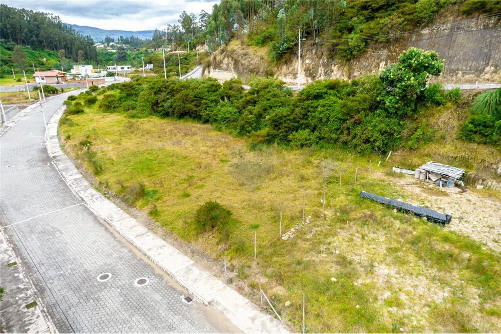 Terreno en venta Urb. Prados del Río, Quito, Ecuador Arrienda y Vende