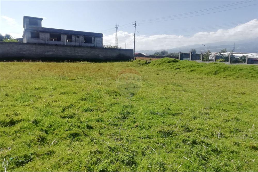 TERRENO EN VENTA SECTOR LOS CUARTELES, QUITO, ECUADOR Arrienda y Vende