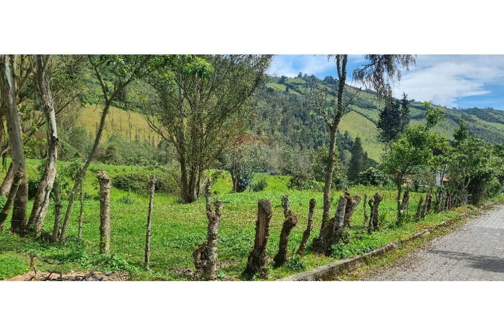 Terreno en venta en Nono, Quito, Ecuador Arrienda y Vende