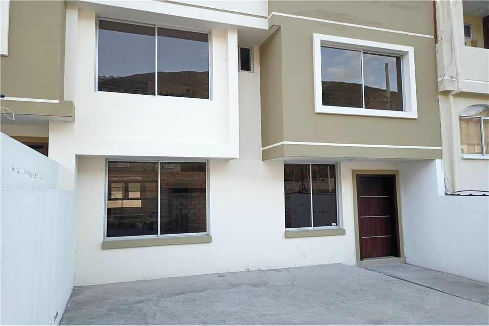 Casa en venta sector Pomasqui, Quito, Ecuador Arrienda y Vende