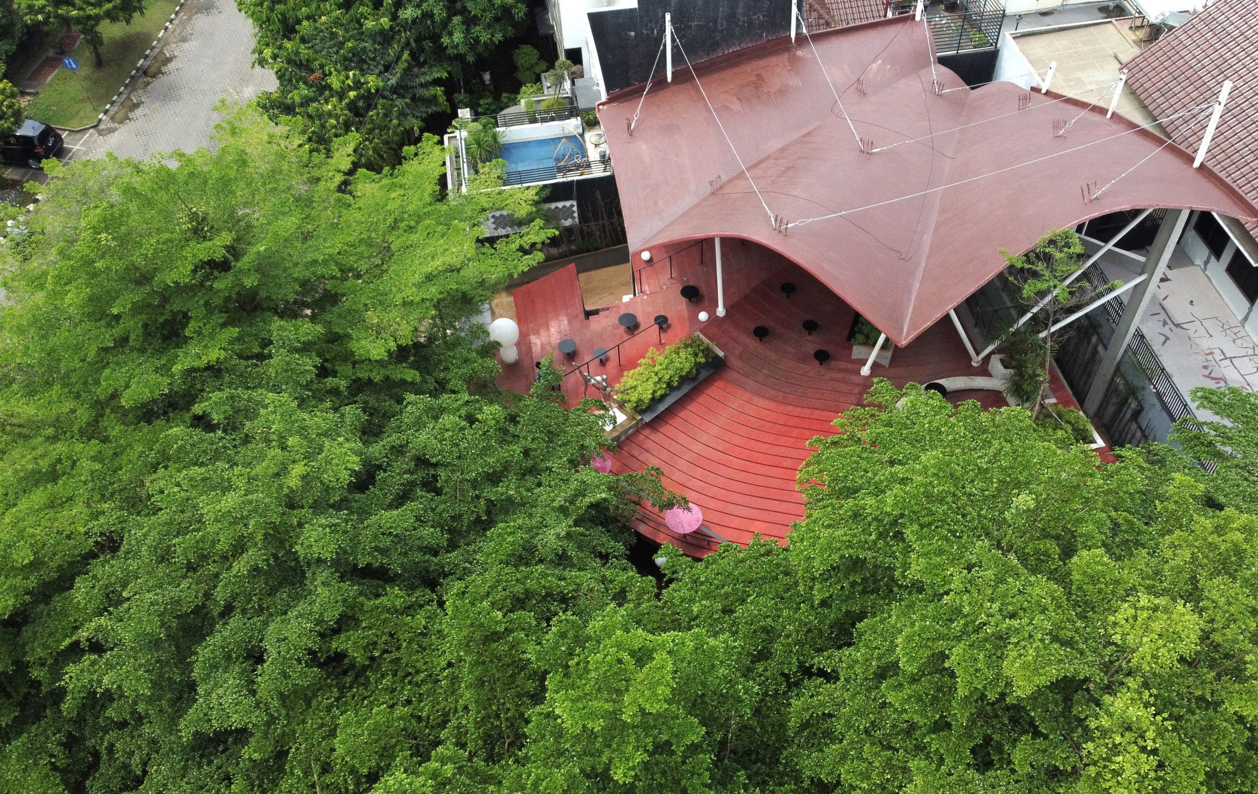 Tanatap Canopy Garden Café and Restaurant A brightred color