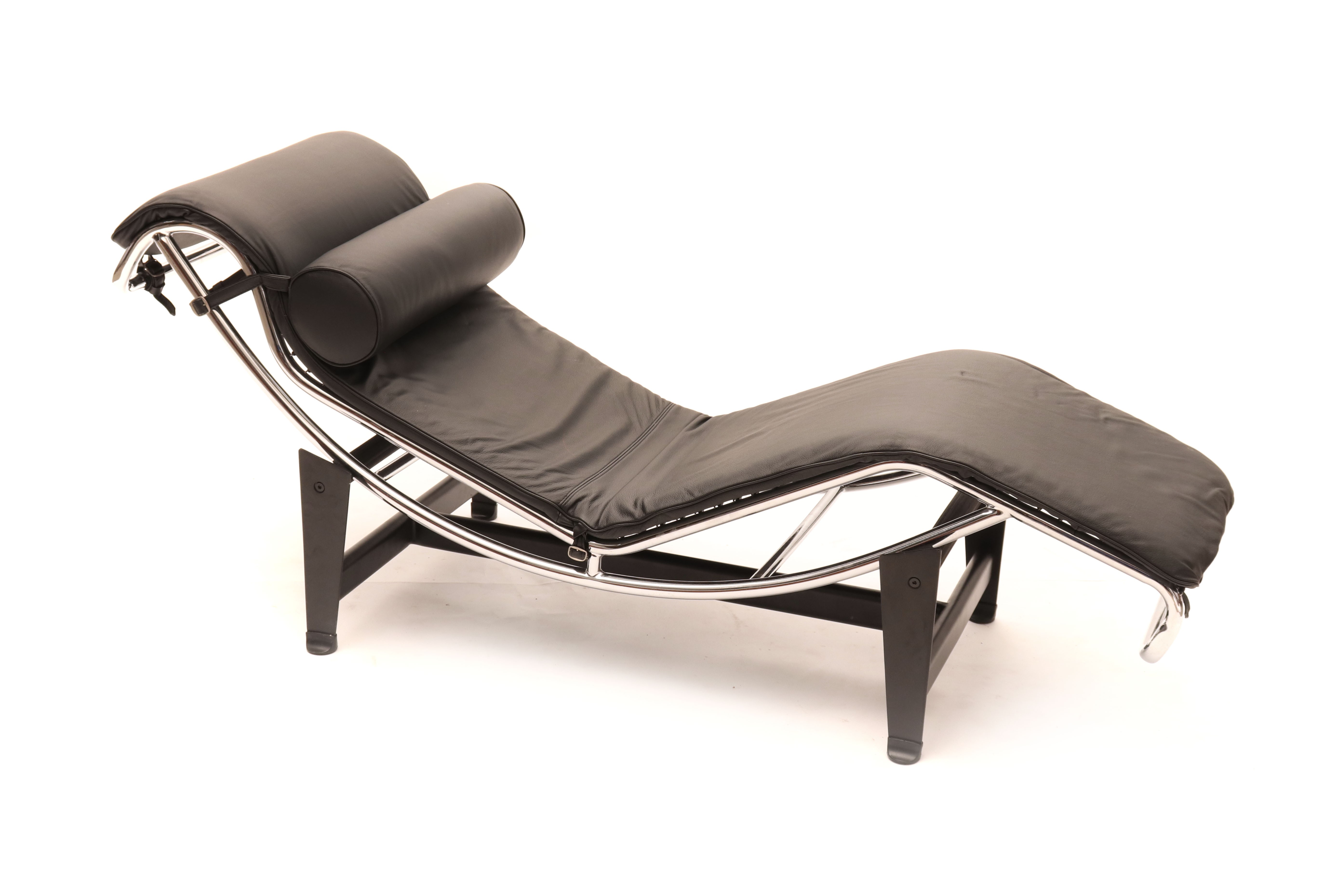 Chaise longue Le Corbusier, Leiloes Artbid
