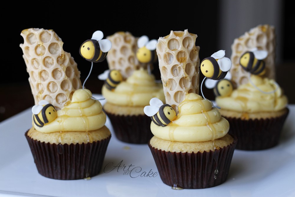 Bumble Bee Cupcakes with Chocolate Art de Cake