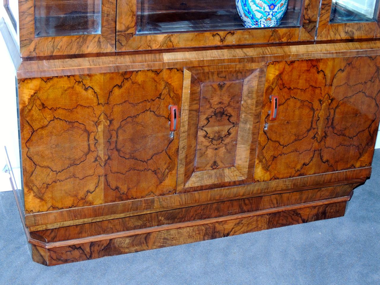 Beautiful Book Match Veneer Vitrine Art Deco Desks & Art