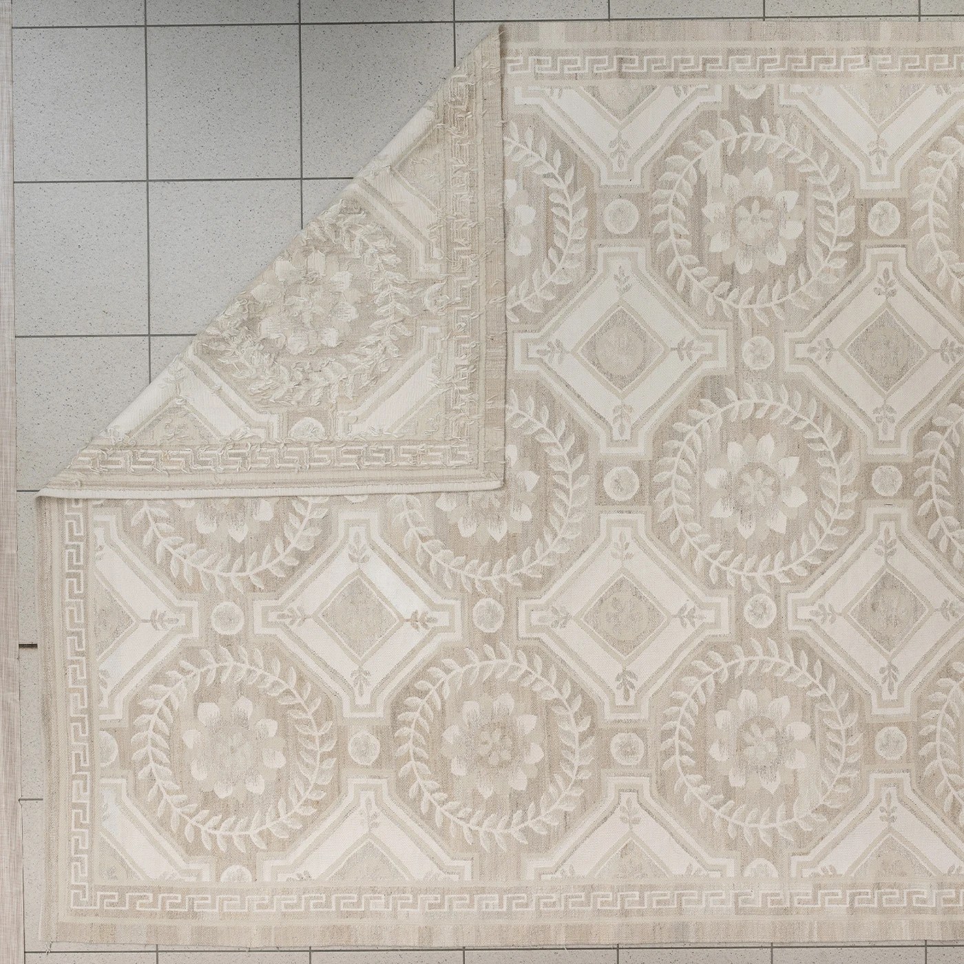 An Array of Garlands Rug D.S.V Carpets Artemest