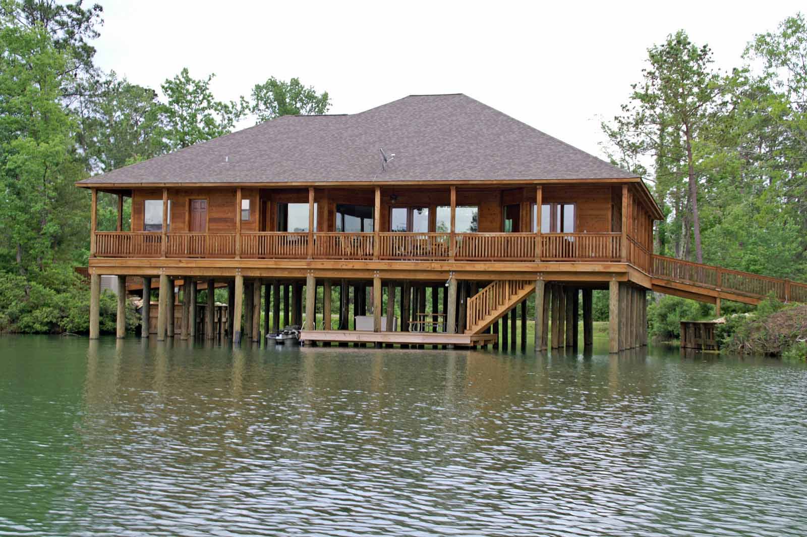 Lake House The Retreat at Artesian Lakes