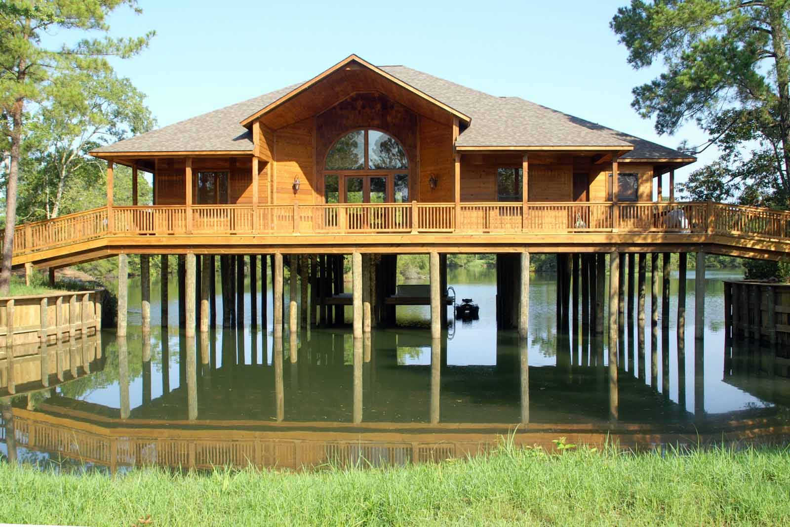 Lake House The Retreat at Artesian Lakes