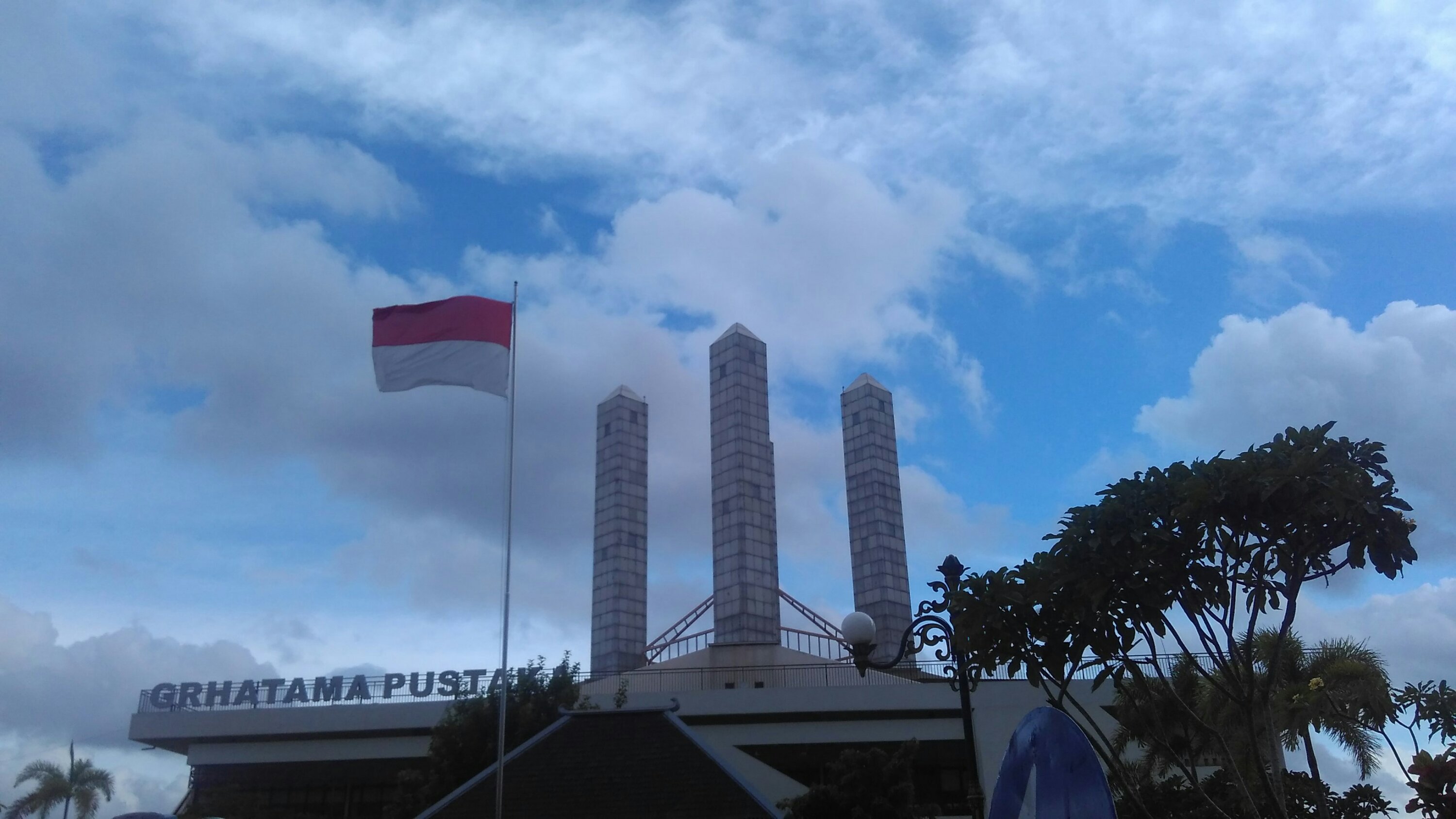 Jendela untuk Melihat Dunia Ini Aku