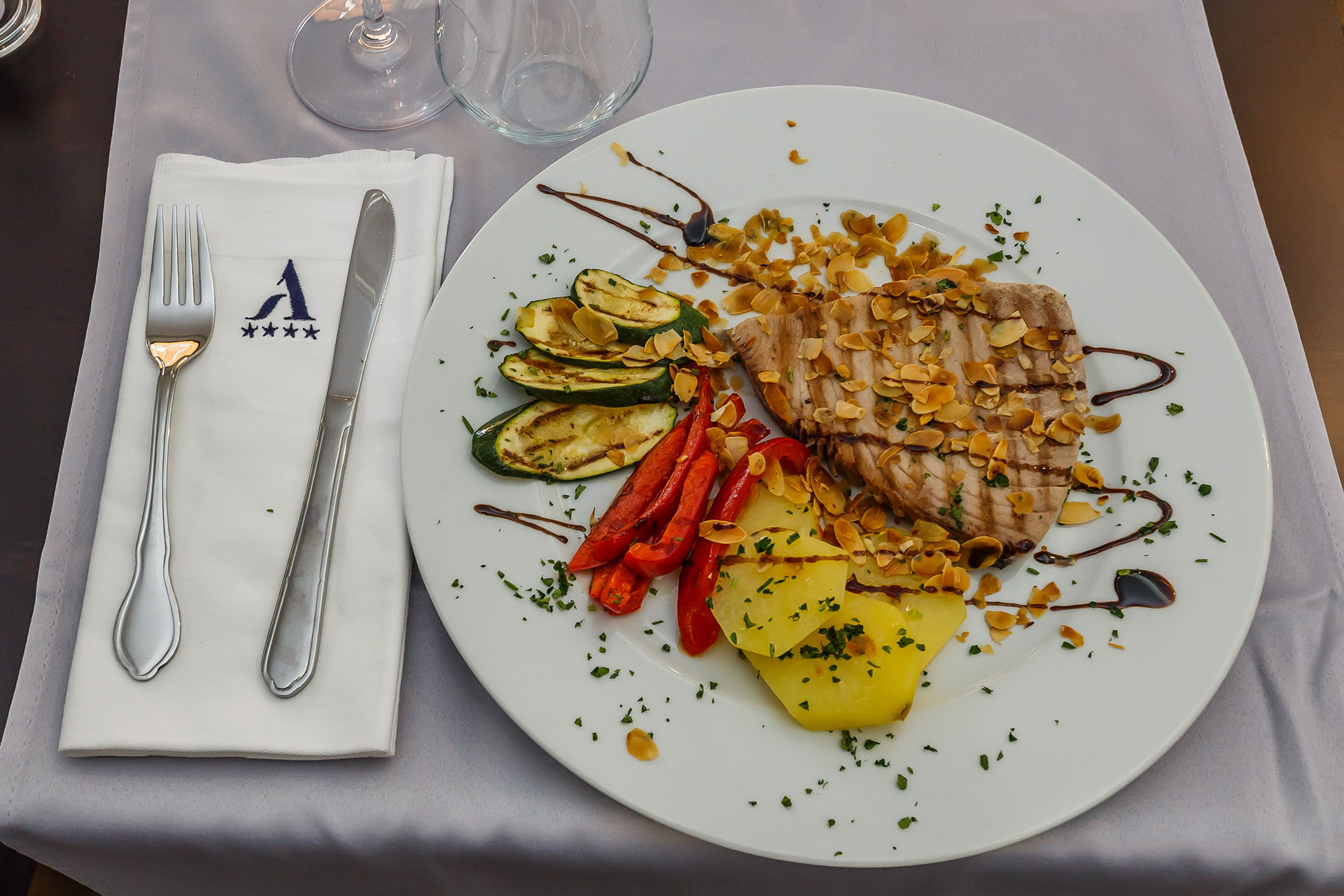 Lounge bar i restoran ART HOTEL