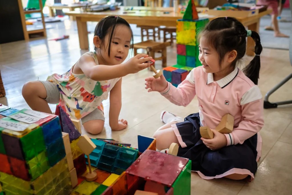 18 SelfHelp Skills for Toddlers [with Examples].