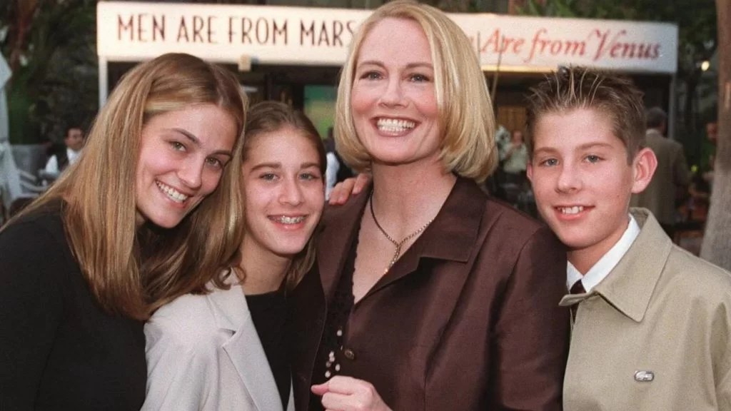 Cybill Shepherd Children Cyrus, Ariel and Clementine(013)