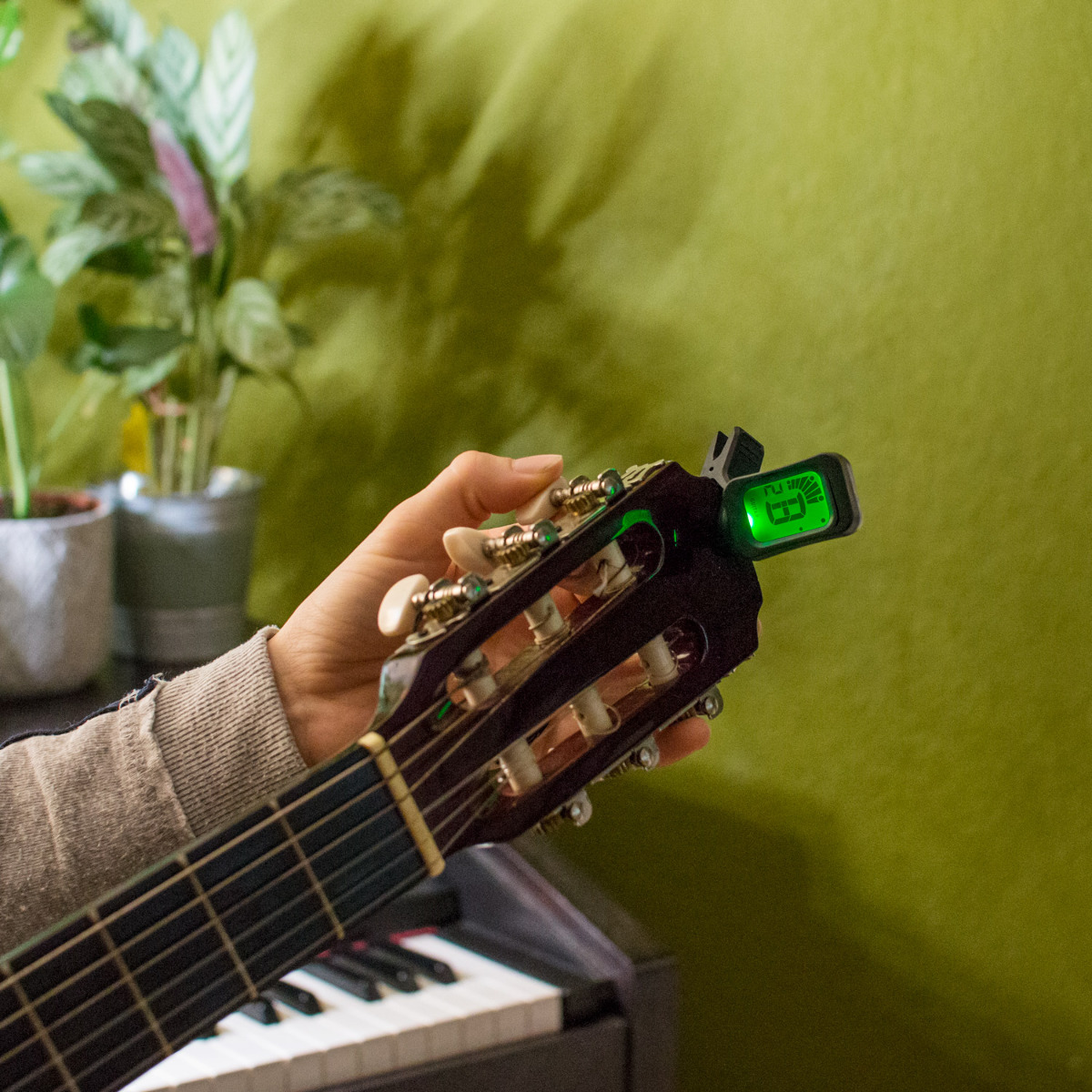 ClipOn Digital Stimmgerät Gitarre auch für Bass Violine Ukulele Gitarren Tuner eBay