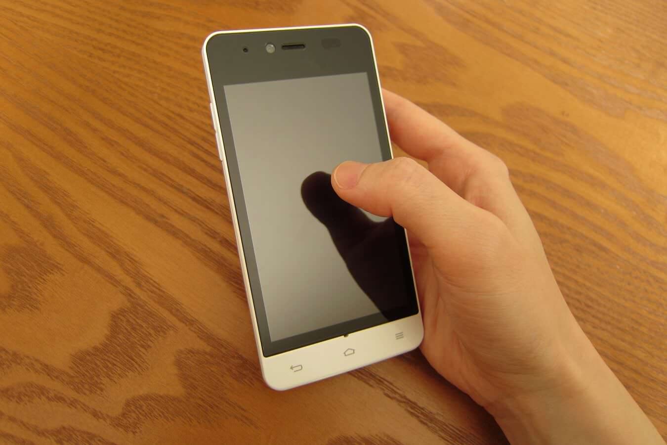 使いすぎて指や手首が痛い！スマホ腱鞘炎を防ぐための予防対策4選