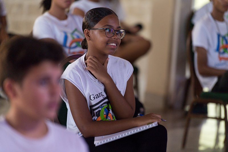 Aruba Bank a ricibi bon reaccion Invitadonan di Grupo Popcorn Dancers