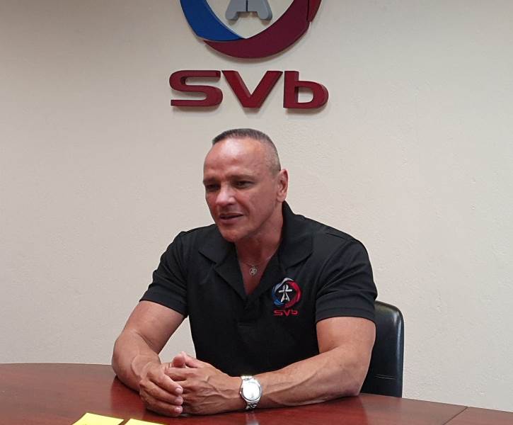 Prome Minister Evelyn WeverCroes Director di SVB Edwin Jacobs den