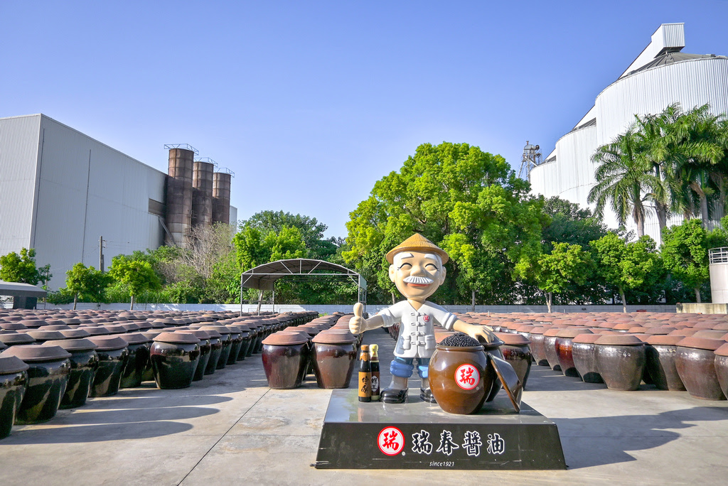 雲林西螺景點【瑞春醬油觀光工廠】百年醬油工廠，參觀醬油釀造過程、全國最大甕場、品嘗黑豆醬油冰淇淋