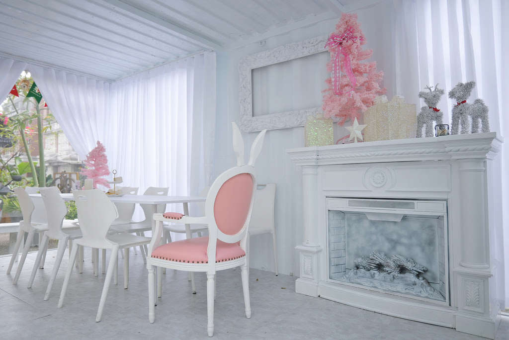 台中大雅【告白咖啡館】純白玻璃屋咖啡廳、照片拉花咖啡、R.J.55 攝影概念空間