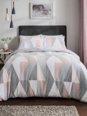 Sleepdown Geo Triangle Printed Teddy Fleece Duvet Set In Blush Home