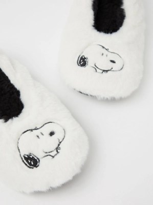 Peanuts™ Snoopy Family Christmas Slipper Socks Women at ASDA