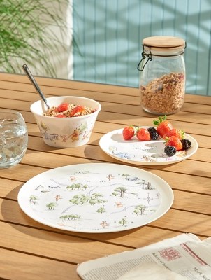 Disney Winnie The Pooh Dinner Set 12 Piece Outdoor & Garden