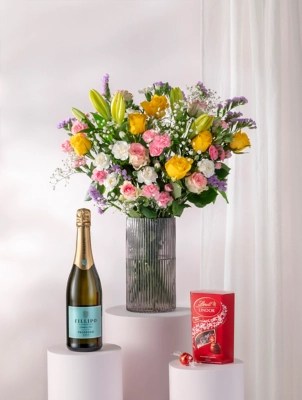 Fresh Flowers Mother's Day Pretty in Pink(Delivery from 4th10th March