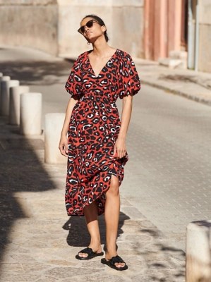 Red Animal Print Puff Sleeve Midi Dress and Black Bag Outfit