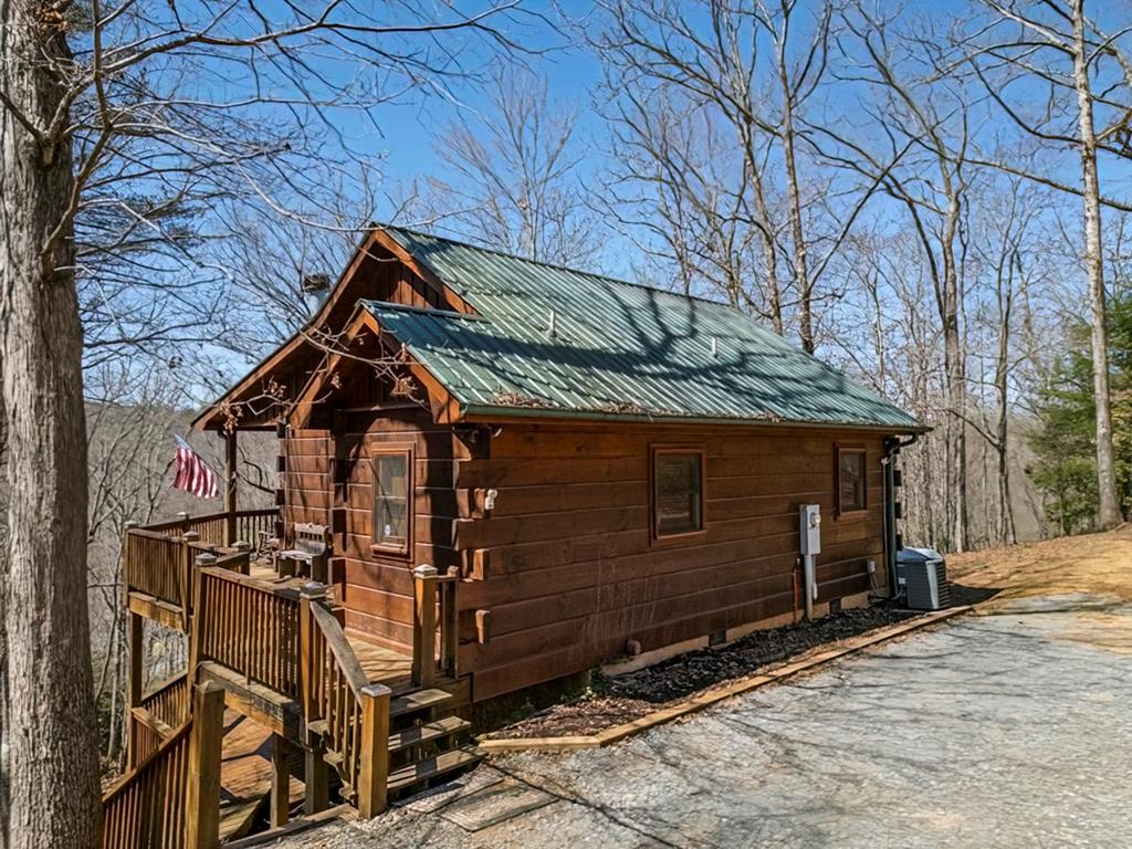 North Mountain McCaysville Log Cabins/Homes for Sale