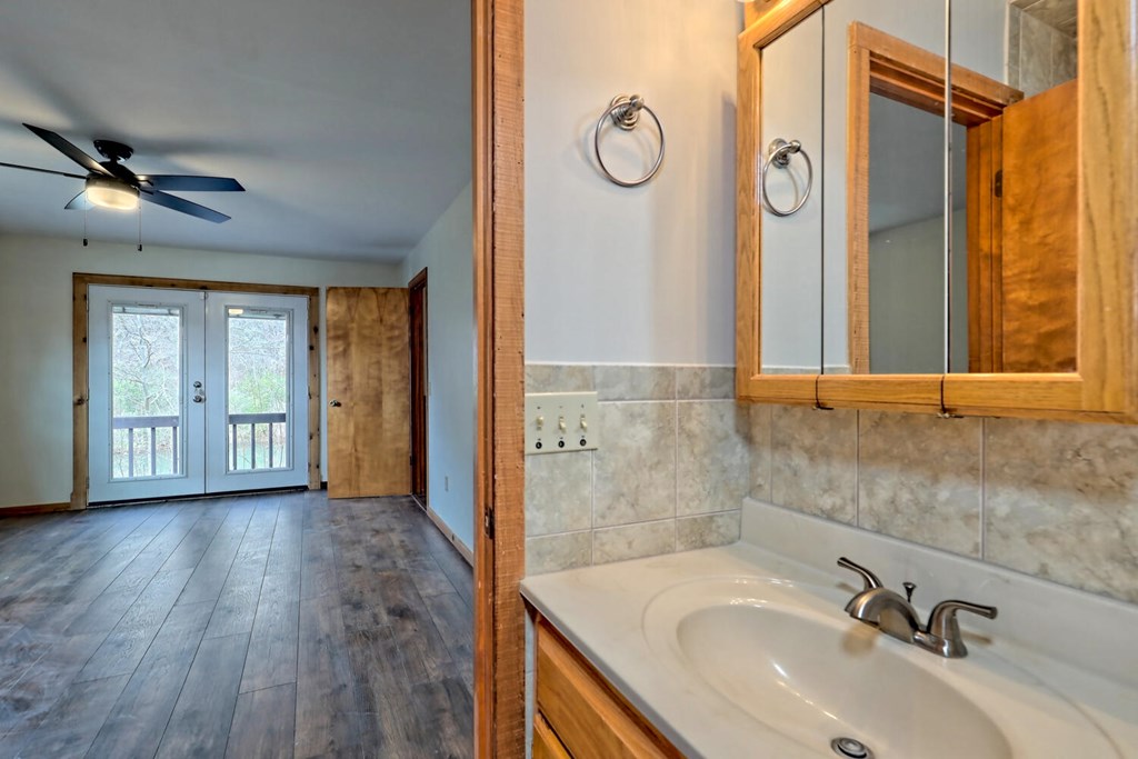 691 Riverbend Drive,Hayesville,NC , US Blue Ridge, / Home for