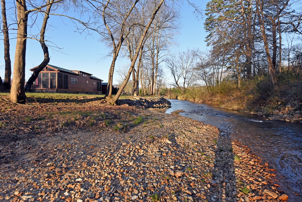 185 Golden Nugget Road,Blairsville,GA, US Blue Ridge, / Home