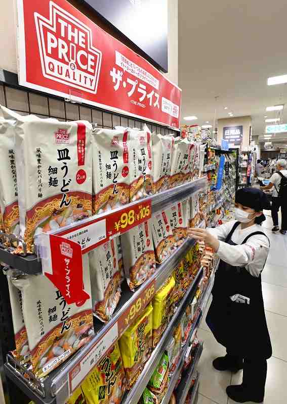 Japan's supermarkets, food manufacturers battle to keep private brands