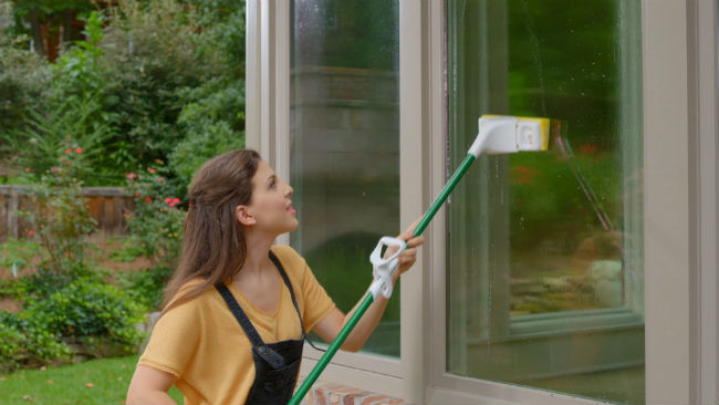 Cómo Limpiar las Ventanas de Cualquier Material (2022)