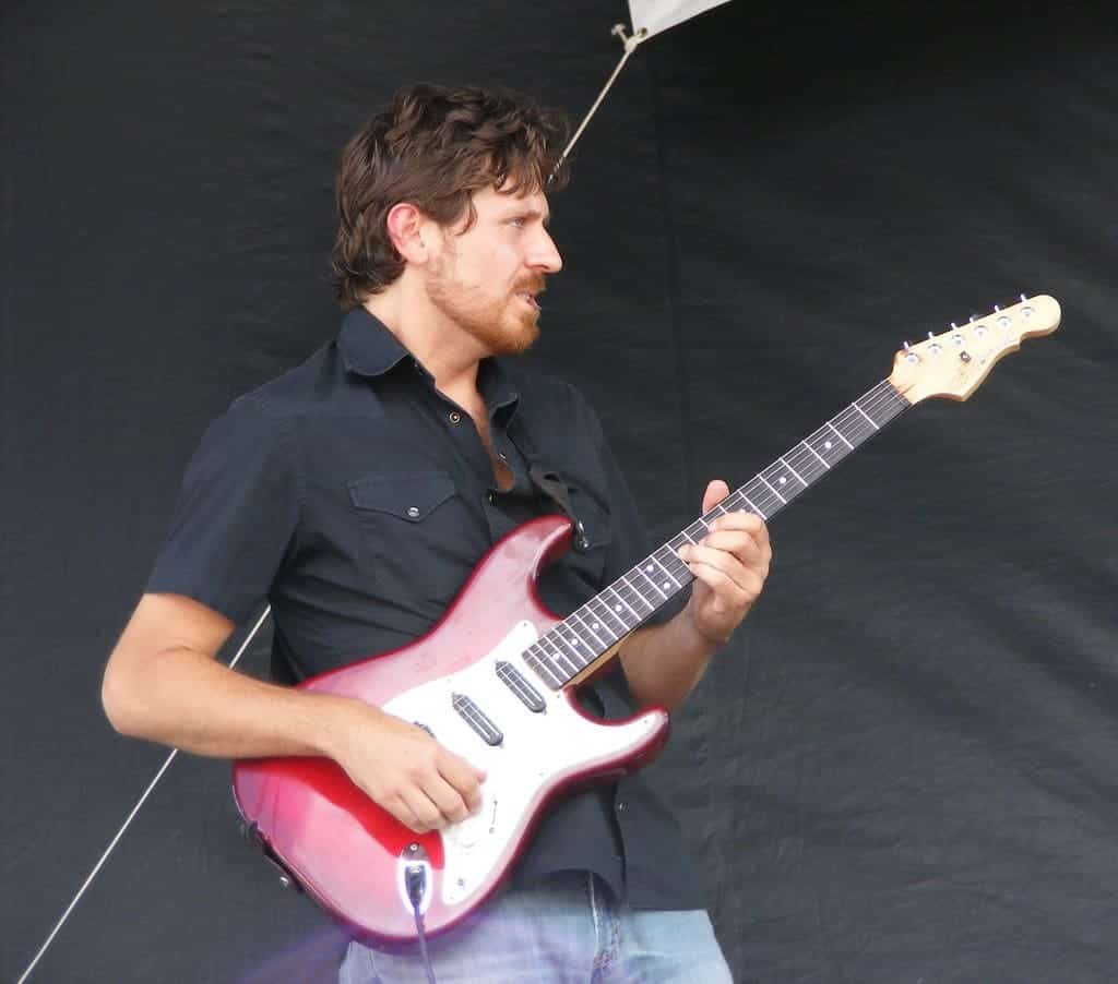 Rhythm vs Lead Guitar Difference and Comparison