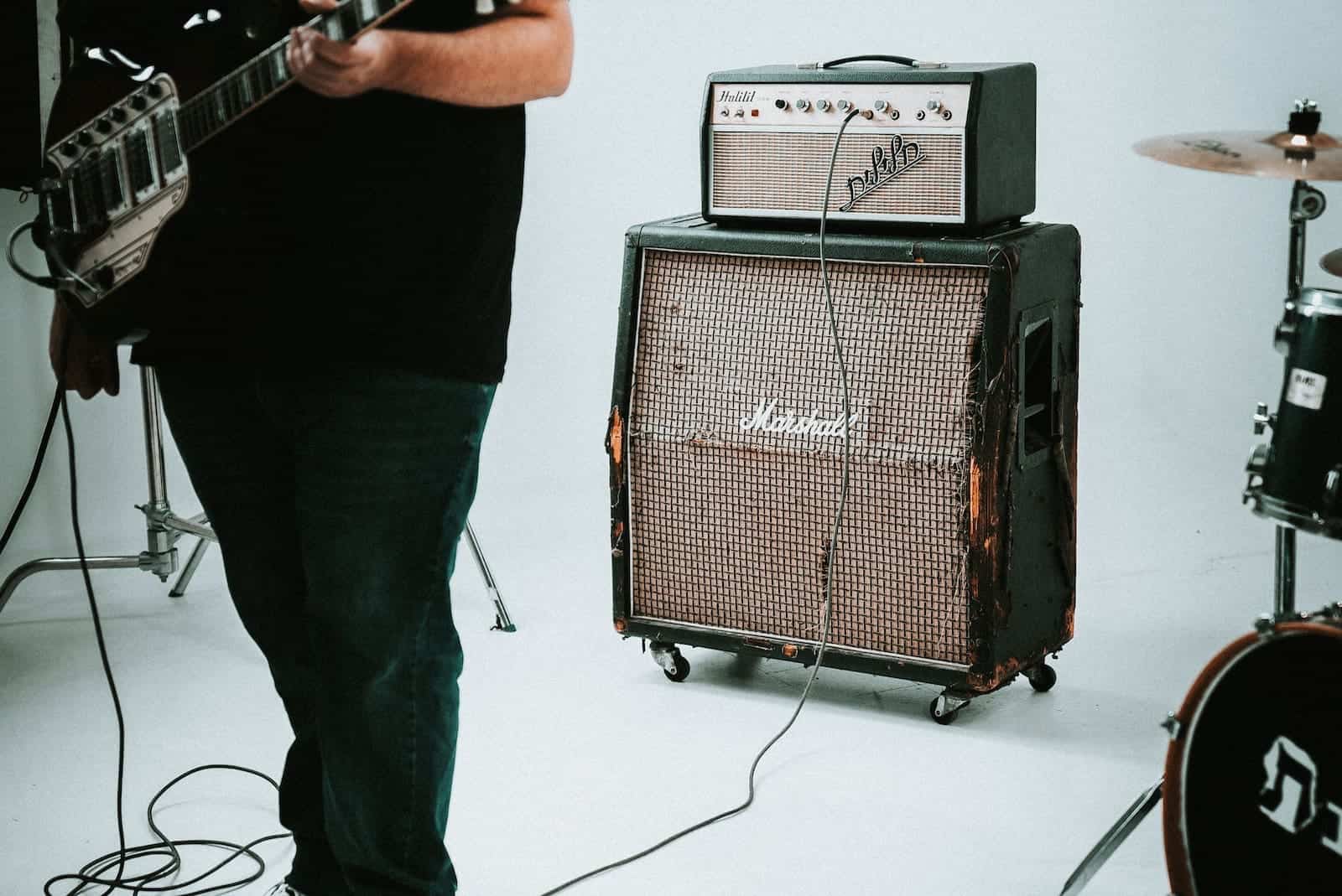 Guitar Amp vs Bass Amp Difference and Comparison