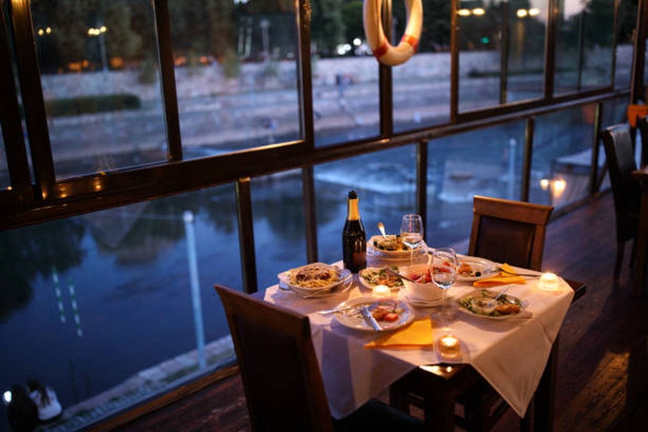 Where To Go For The Best Romantic Restaurants In Melbourne?
