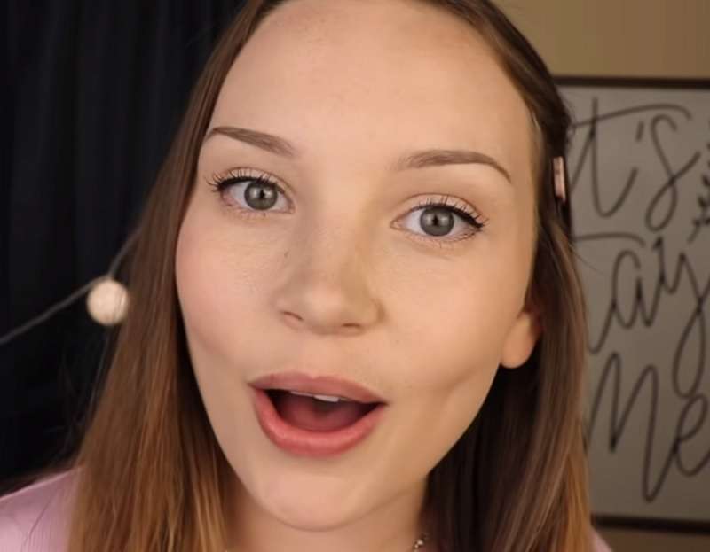 Star Lady ASMR Definitely a Star When It Comes to ASMR