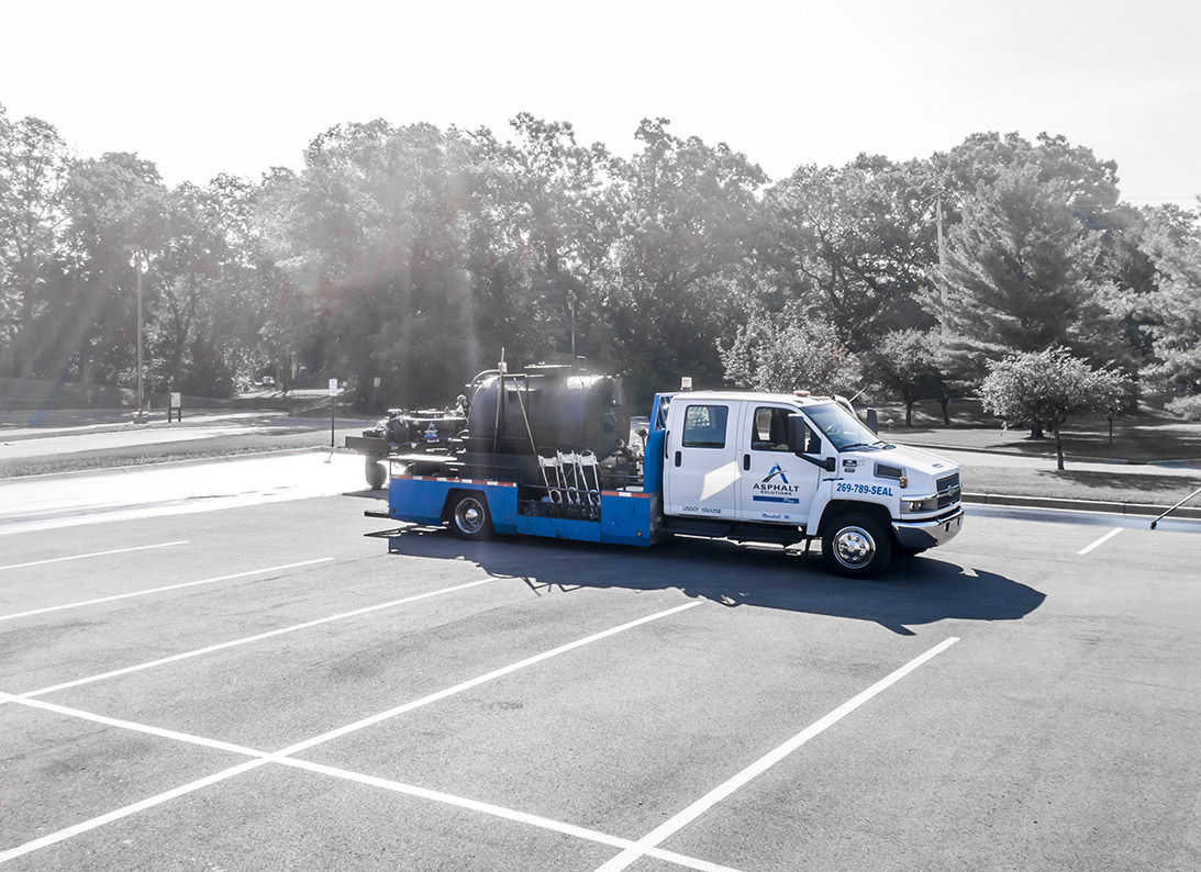 Sealcoating Battle Creek, Lansing, Kalamazoo and Jackson, MI Asphalt
