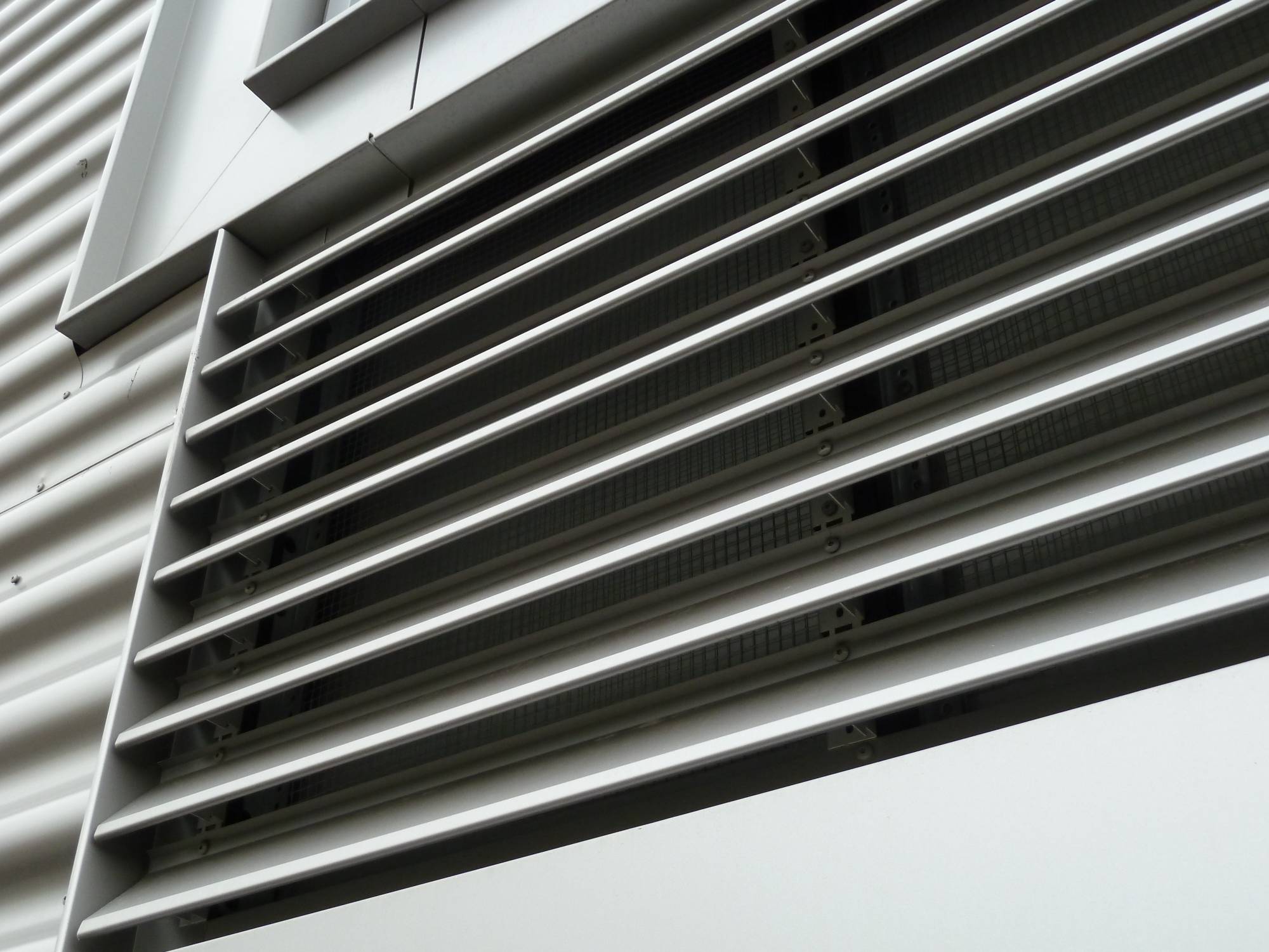 Louvre System Live Louvres APL LB3 & LB4 Live Louvre System