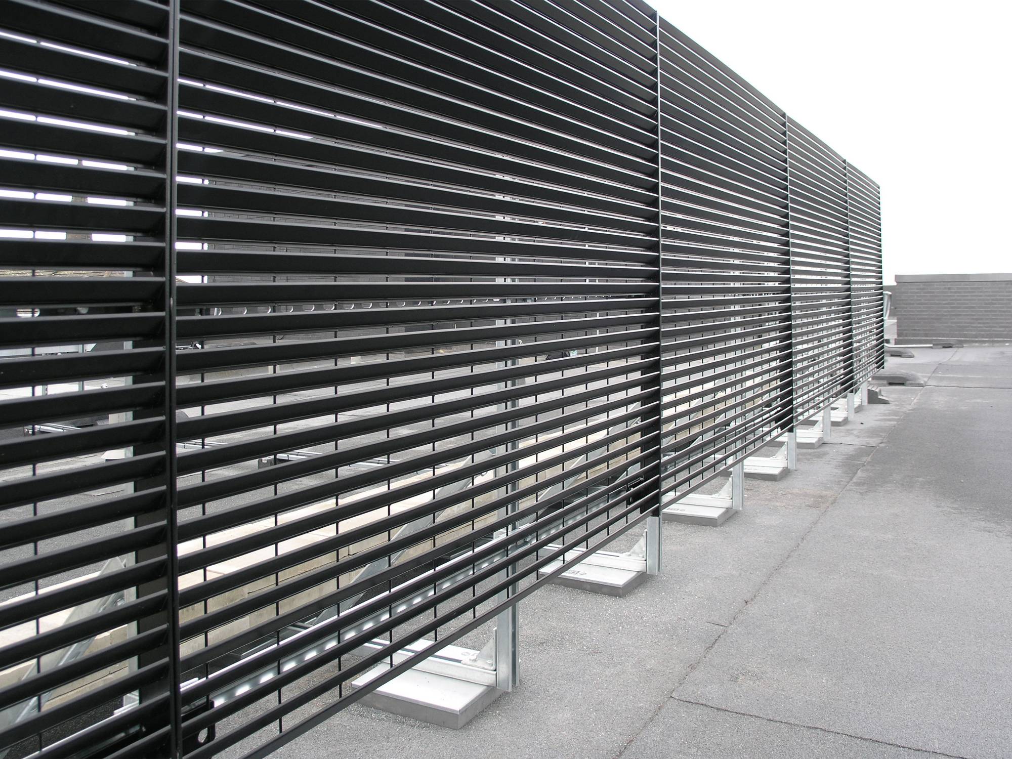 RoofTop Screens Steel louvre protective privacy barrier Lang+Fulton NBS Source