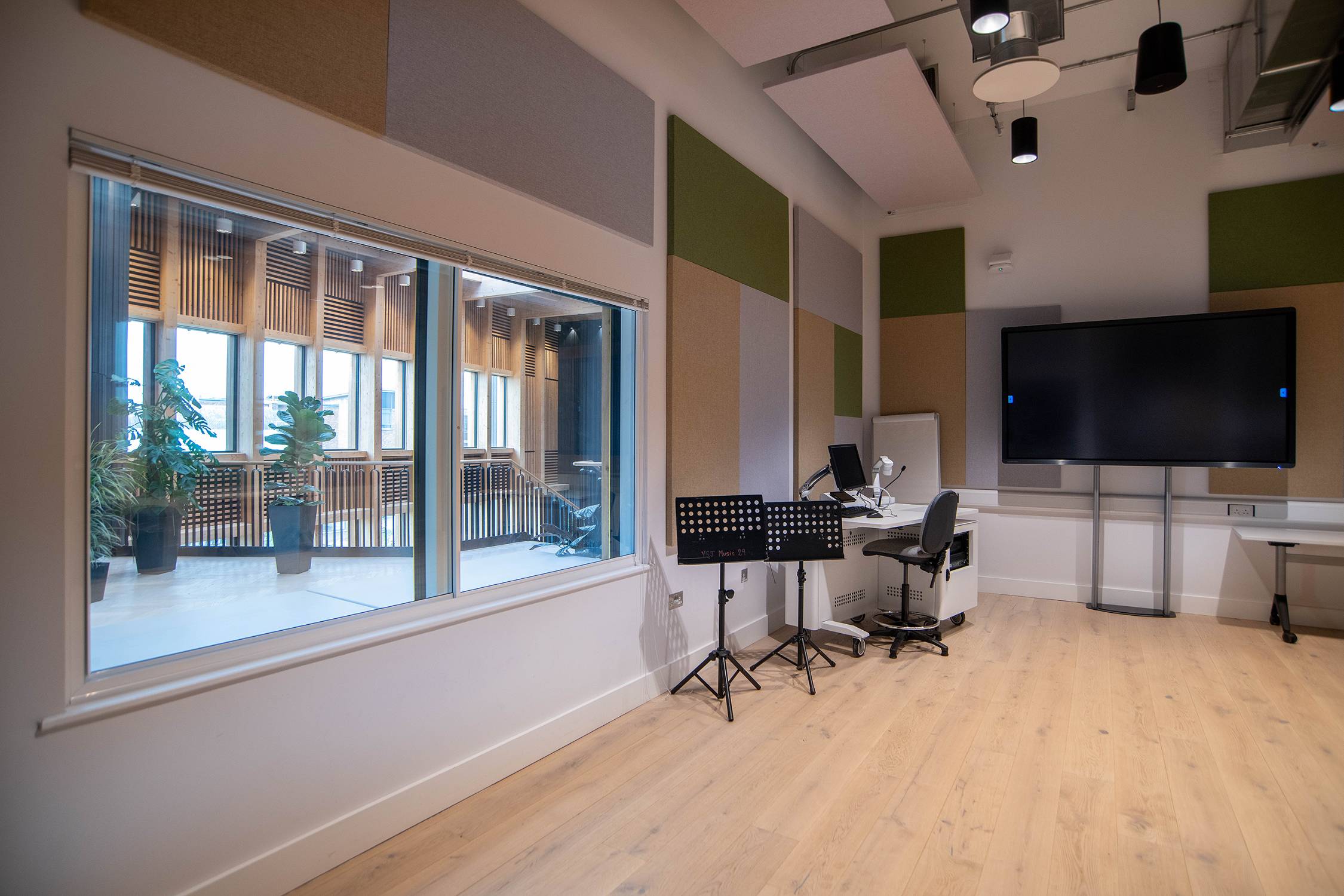 Granada Keeps the Noise In at University Facility Granada Secondary