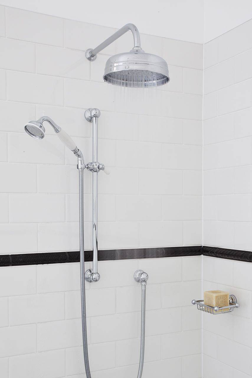 Traditional 8" Shower Rose Shower Rose Perrin & Rowe NBS BIM Library