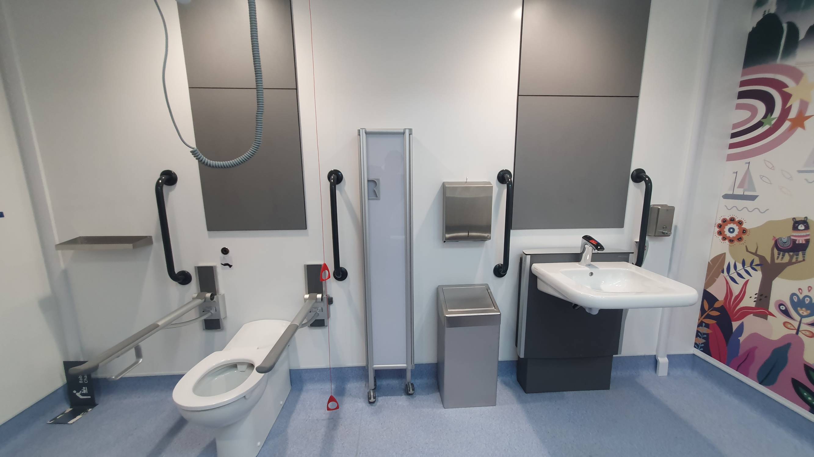 Birmingham children's Hospital Changing Places toilet CareSpaces by