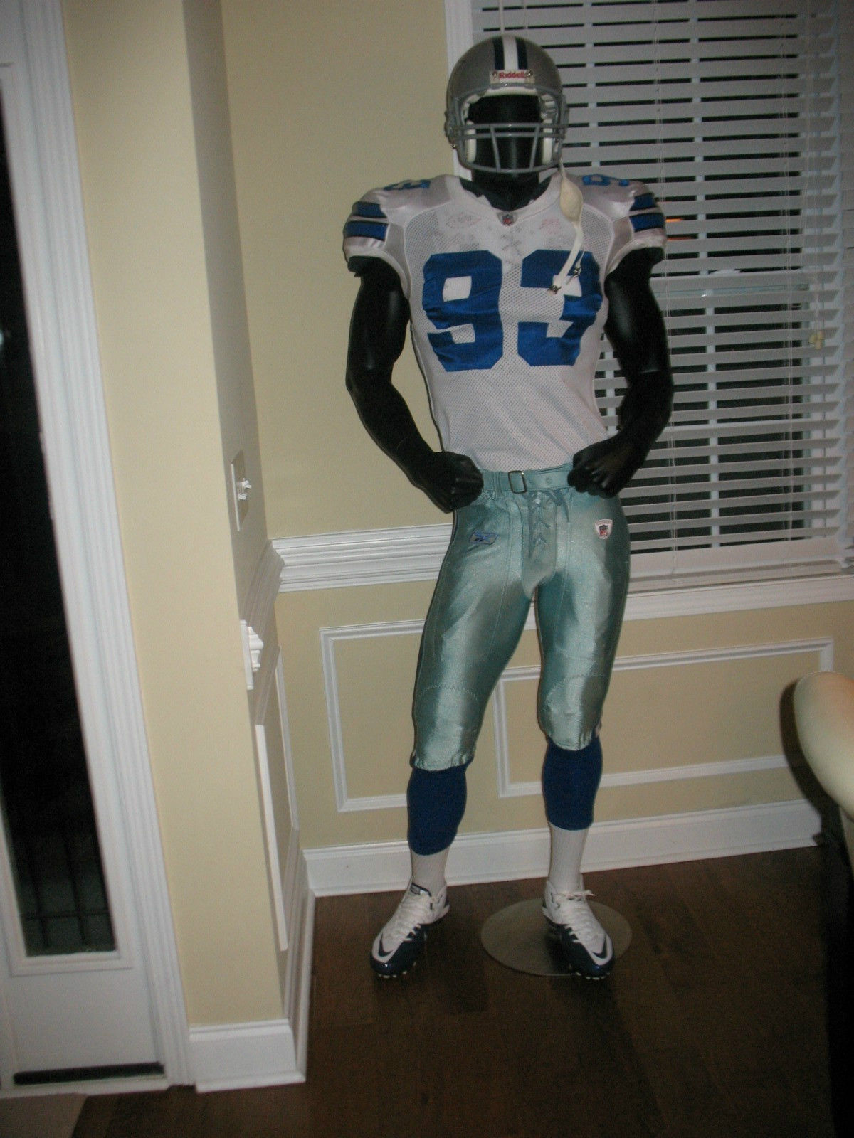 Man Cave musthave? NFL mannequin greeters selling on eBay