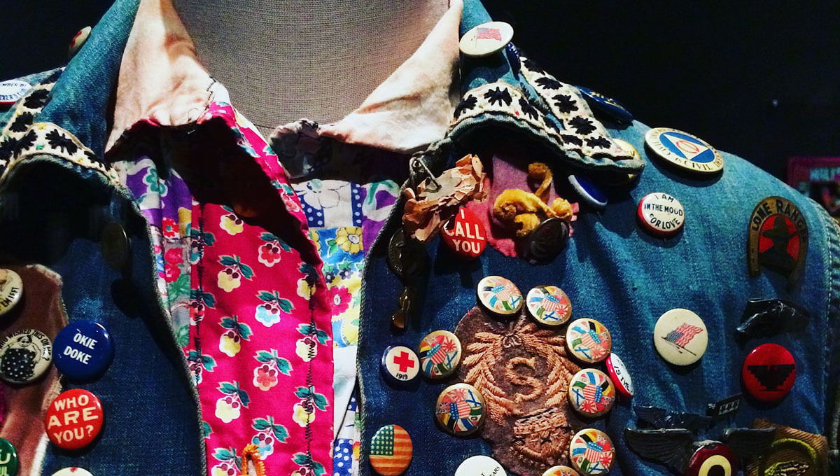 Difference Between Enamel Pins and Button Pins