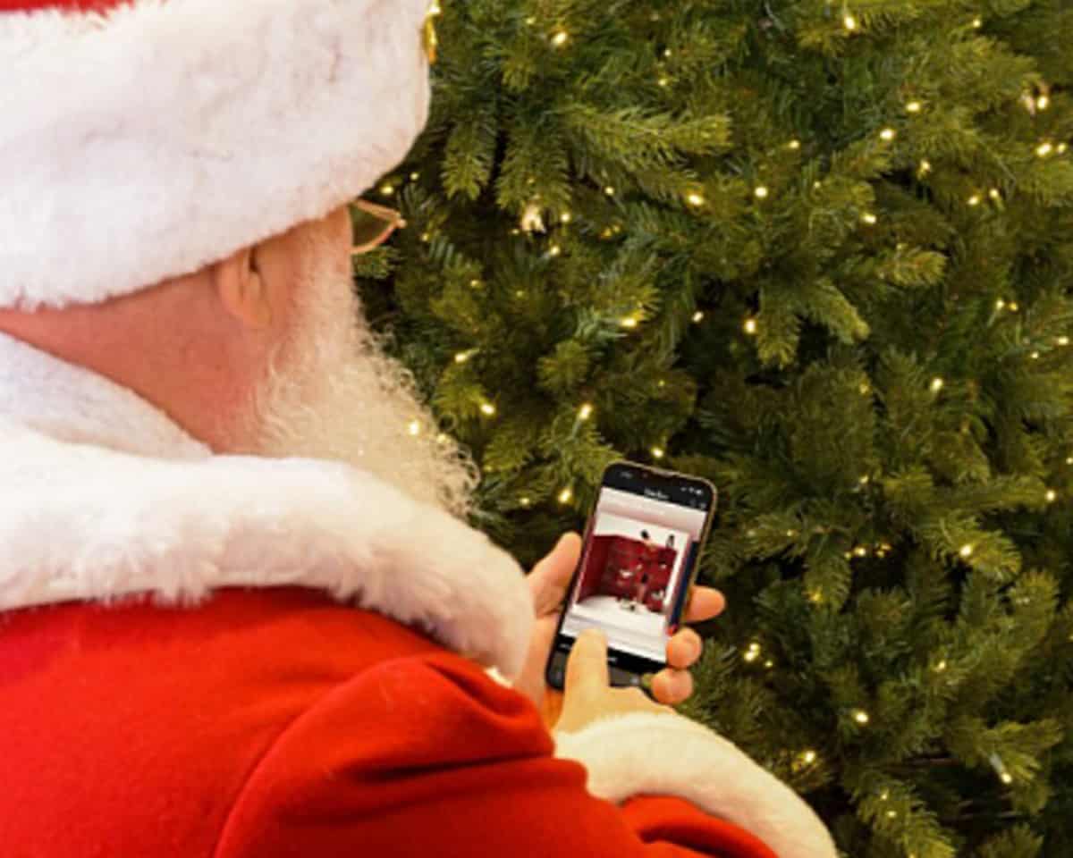 NEIMAN MARCUS CUSTOMER CARE, SANTA SPEAKING MR Magazine