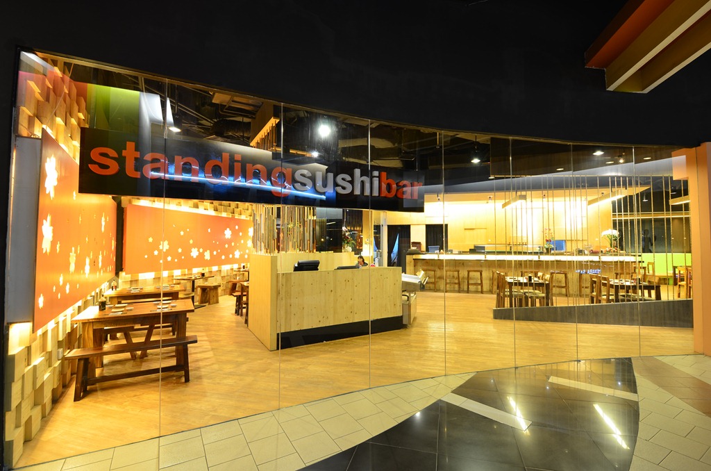 Standing Sushi Bar PUNCH