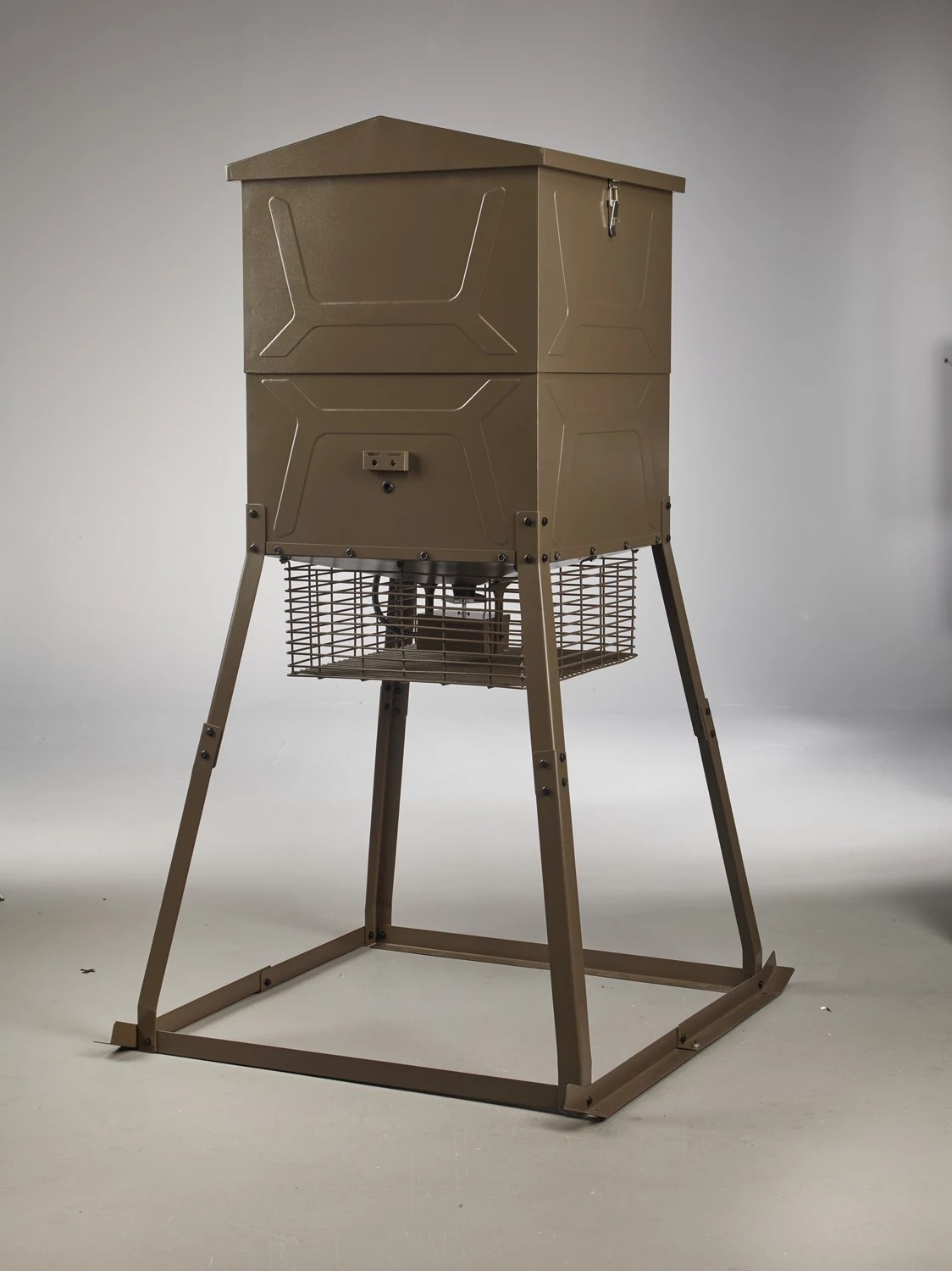 Game Winner 600 lb Cube VP Deer Feeder Academy