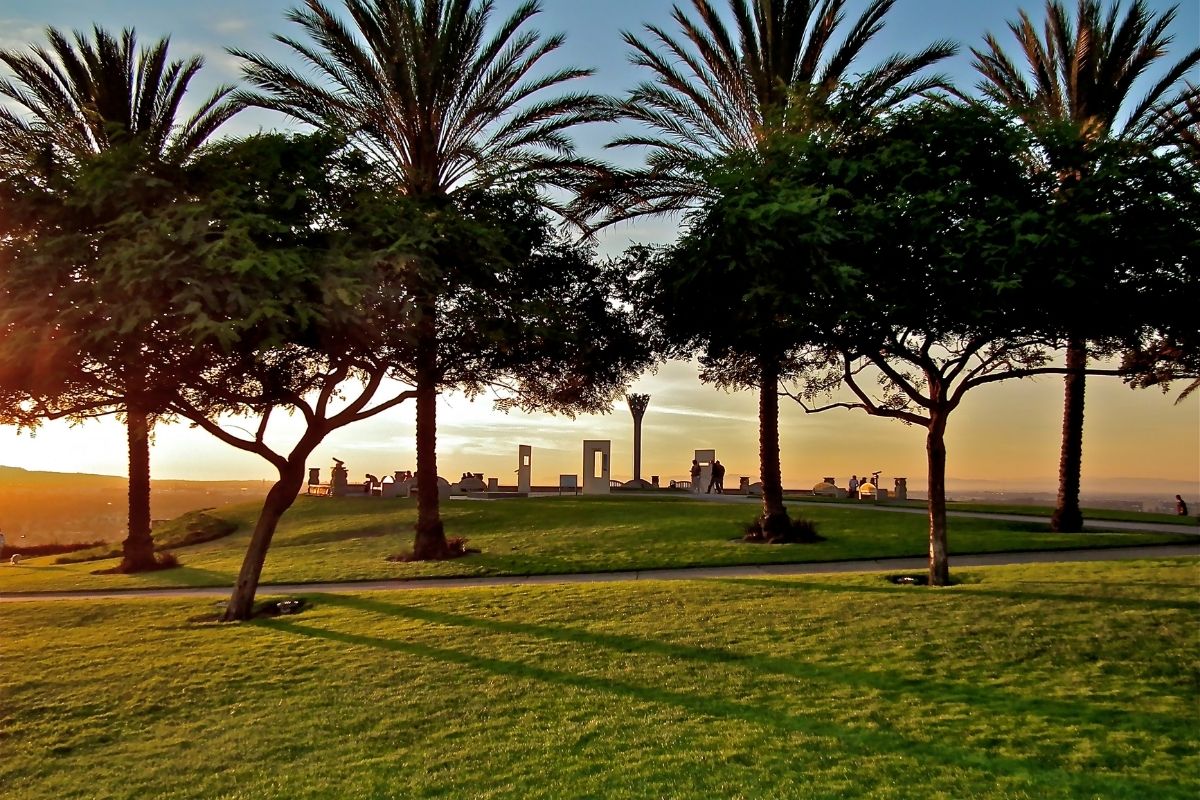 Signal Hill, The City Within a City