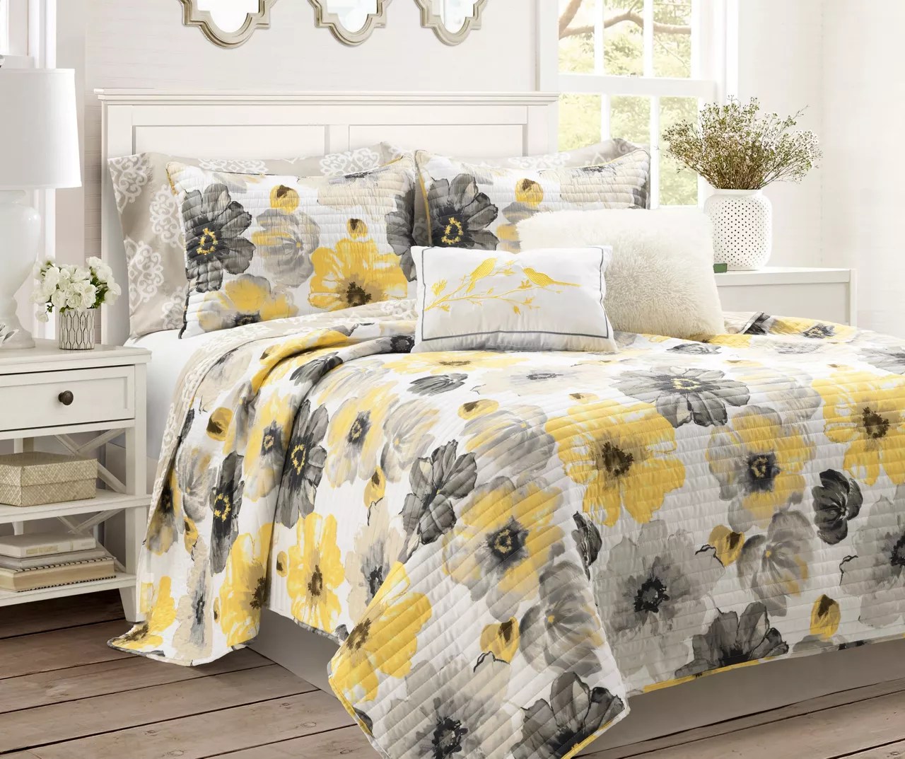 Lush Decor Lush Decor Leah Yellow & Gray Floral Reversible Quilt Set