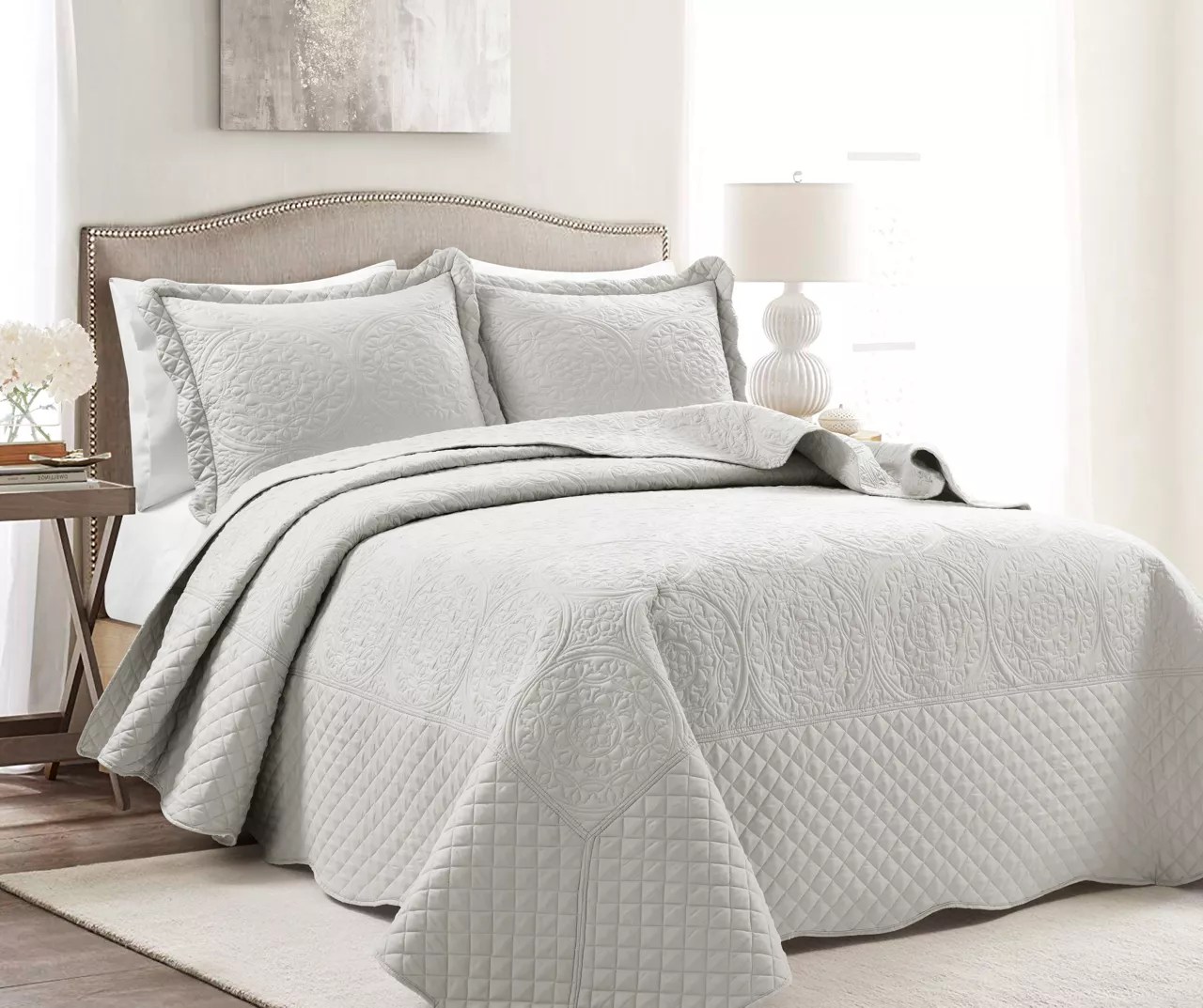 Lush Decor Lush Decor Medallion ScallopTrim Quilted Bedspread Set